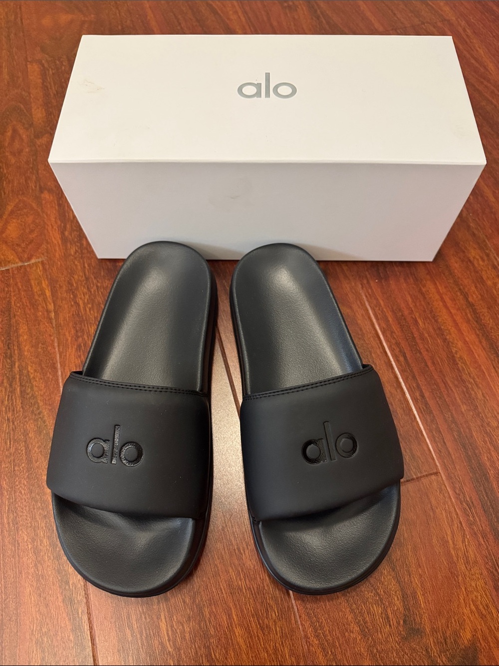 ALO Yoga Slides, Size 7